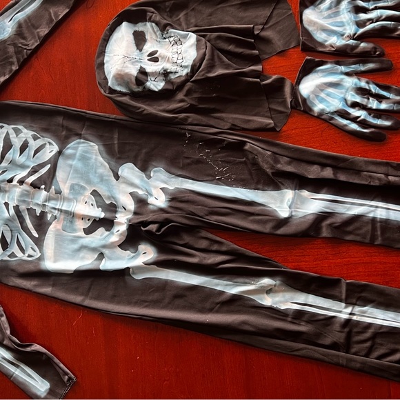 Skelton Costume - Picture 6 of 6